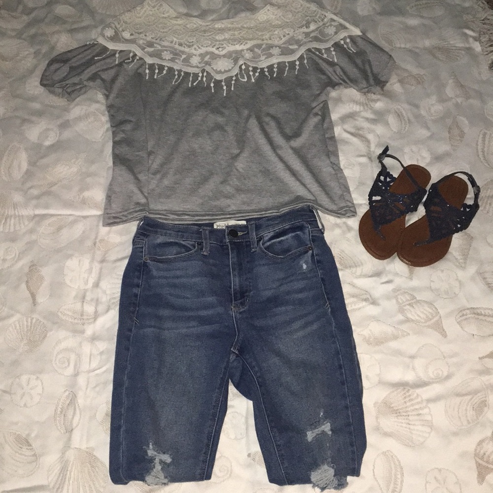 2 for $8 Laced grey blouse💕